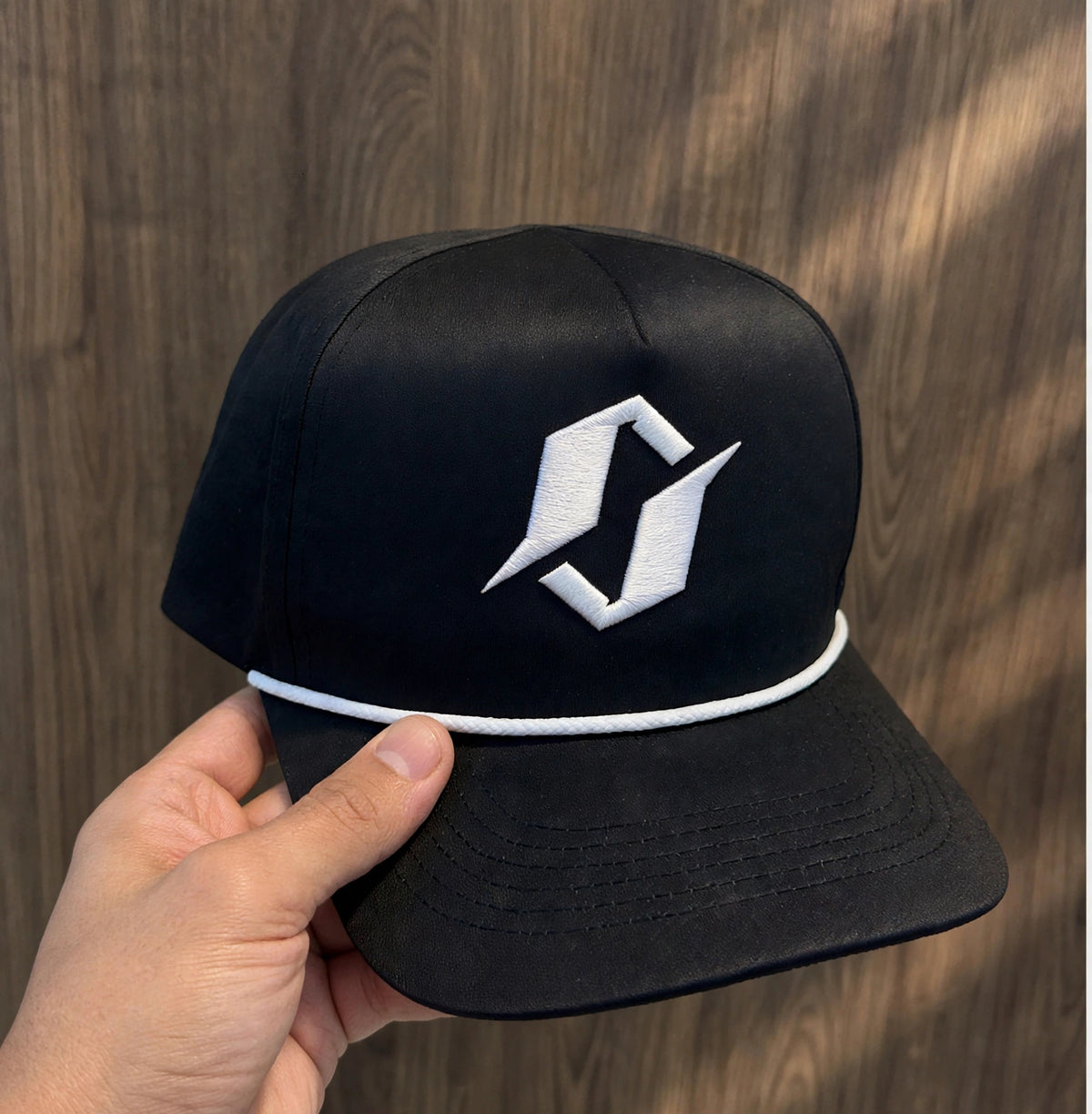 Black Omnis snapback hat
